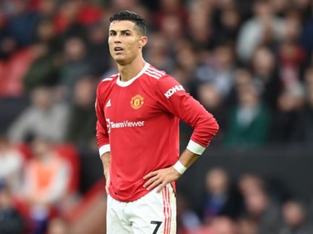 MU hòa ”hú vía”: Ronaldo bị chê lười phòng ngự, chỉ chờ đồng đội phục vụ