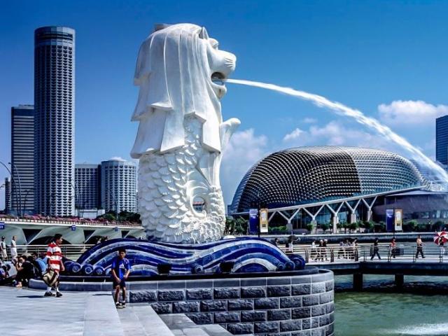 Bức tượng nổi tiếng được coi như biểu tượng của quốc đảo Singapore có tên là gì?