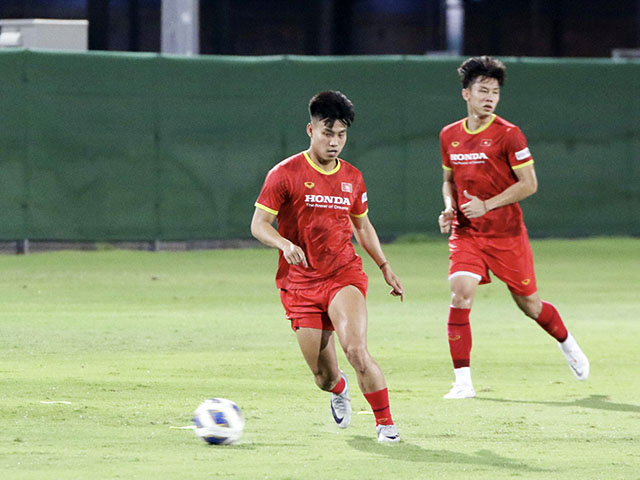Cầu thủ cơ bắp “khủng” nhất ĐT Việt Nam háo hức chờ đấu Trung Quốc