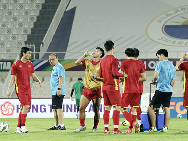 ĐT Việt Nam lo trọng tài, gửi thư lên FIFA: Ảo mộng cơn địa chấn 10 Công bố danh sách ĐT Việt Nam đấu Trung Quốc: 4 cầu thủ nào bị loại?