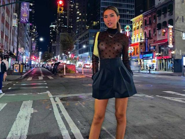 Hoa hậu Phú Yên gây tò mò với áo xuyên thấu khi đi dạo trên đường phố Mỹ