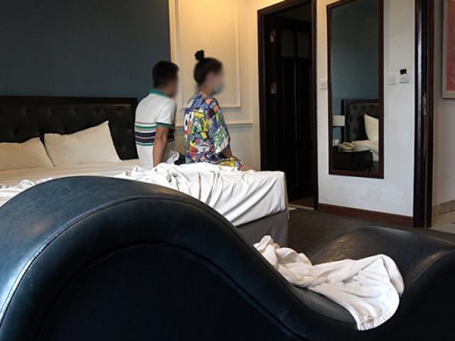 Hai ”chân dài” phục vụ 2 thanh niên ”tới bến” trong nhà nghỉ
