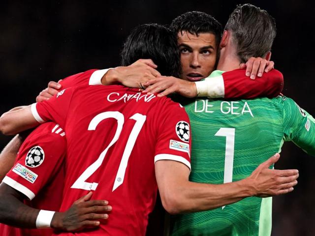 Tin mới nhất bóng đá tối 12/10: MU muốn mua "máy quét" của Leicester... 5 Báo Anh bày mưu giúp MU đua vô địch: Ronaldo đá cặp Cavani, Pogba giảm gánh nặng