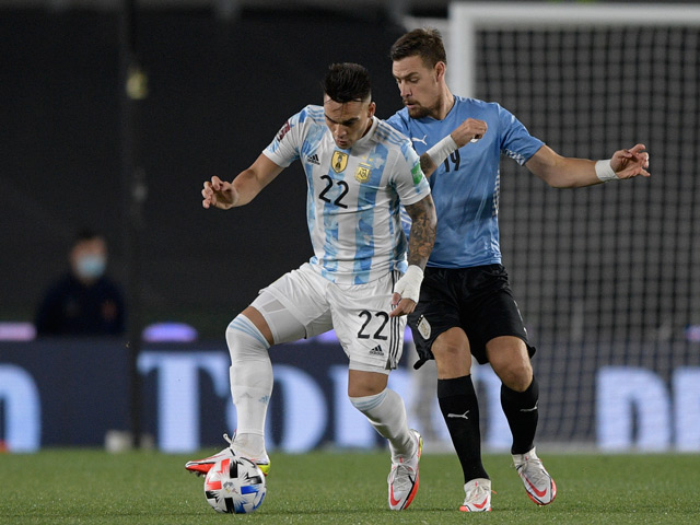 Video bóng đá Argentina - Uruguay: Khác biệt Messi, mãn nhãn 3 bàn (Vòng loại World Cup)