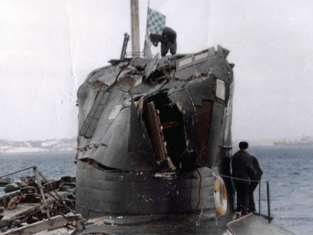Cú húc “để đời”: Tàu ngầm Nga xẻ rách bụng tàu ngầm hạt nhân Mỹ