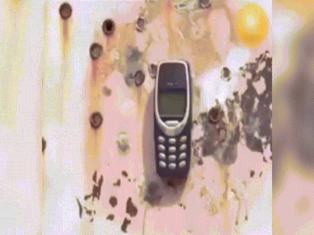Clip: Chiếc điện thoại ”trâu bò” làm iPhone ”đứng hình”