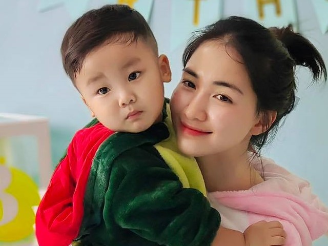 Con trai 3 tuổi của Hòa Minzy gặp rắc rối vì quá ”hot”, mẹ bỉm lập tức lên tiếng