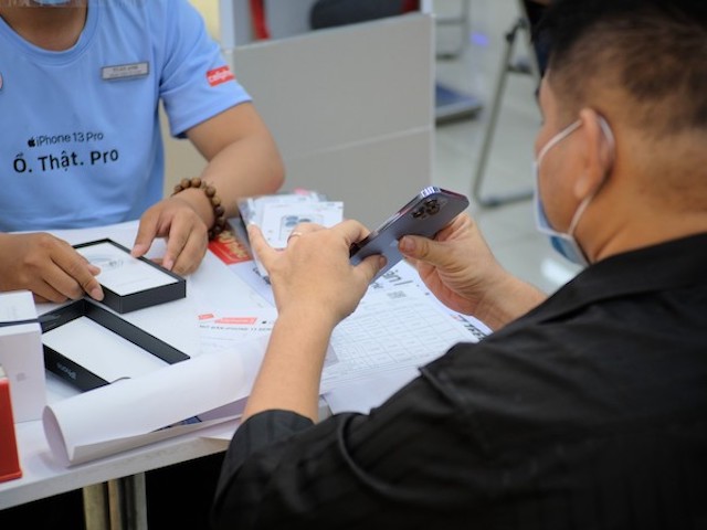 Kỷ lục doanh số iPhone 13 series tại Việt Nam: Có nơi thu về 200 tỉ chỉ trong 1 ngày
