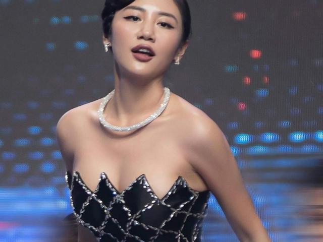 Văn Mai Hương giảm cân vẫn giữ được vòng 1 đầy, ám ảnh phải gầy cả trong mơ