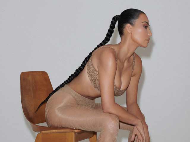 Kim Kardashian chụp quảng cáo trang phục lót xuyên thấu