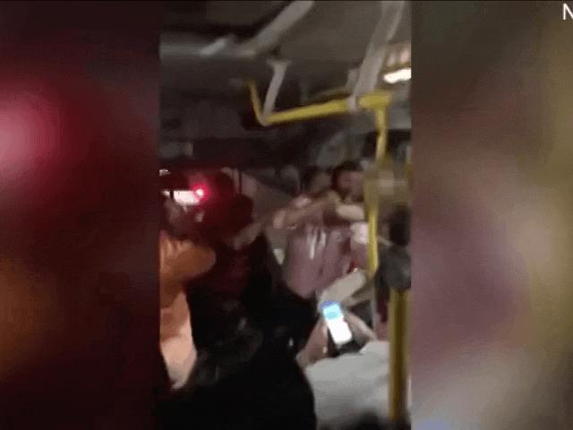 Brazil: Đụng chạm nữ võ sĩ Muay Thai trên xe buýt, kẻ sàm sỡ nhận bài học nhớ đời