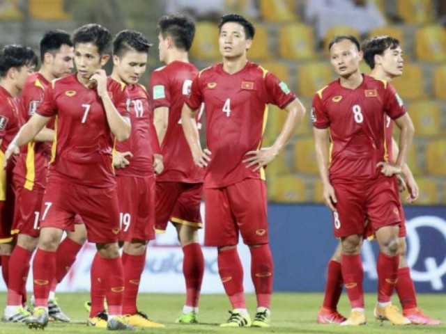 Đội tuyển Việt Nam ”vừa ăn cơm đã phải đi cày” trước thềm AFF Cup