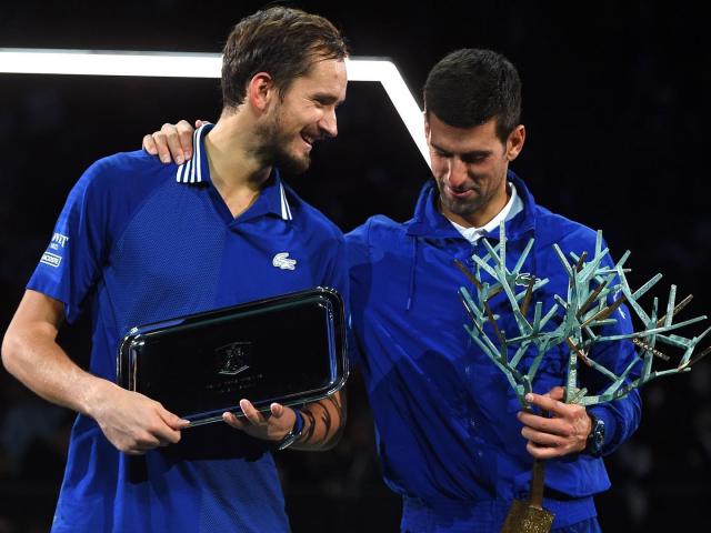 Djokovic vô địch Paris Masters: Ẵm kỷ lục kép, lộ bí quyết phục hận Medvedev