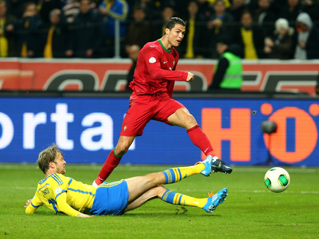 Ronaldo hụt vé dự World Cup, ám ảnh vì bàn thắng hợp lệ bị ”cướp trắng”