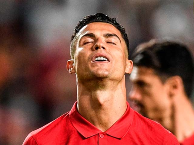Ronaldo quát tháo đồng đội đá ích kỷ, khóc vì mất vé trực tiếp dự World Cup