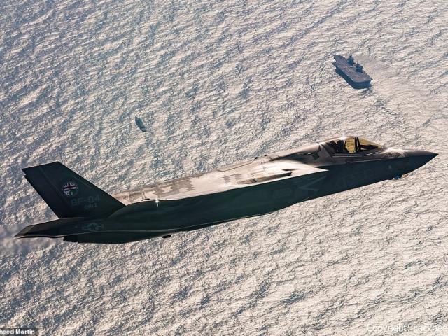 Tiêm kích tàng hình F-35 rơi xuống biển, Anh chạy đua tìm xác máy bay trước Nga  