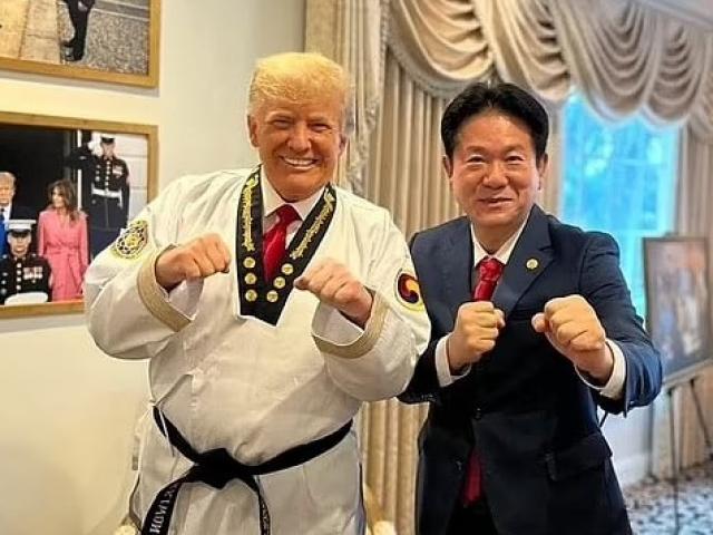 Ông Trump được trao cửu đẳng huyền đai Taekwondo, ngang hạng với ông Putin