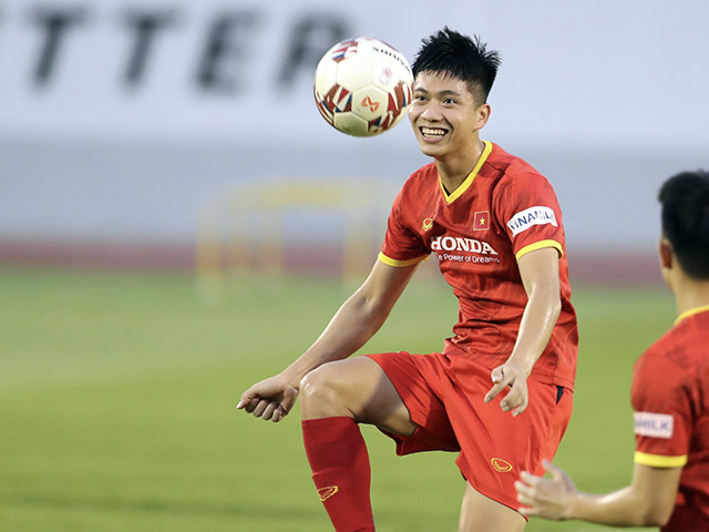 Phan Văn Đức tỏa sáng khi ĐT Việt Nam chia quân đá tập trước AFF Cup