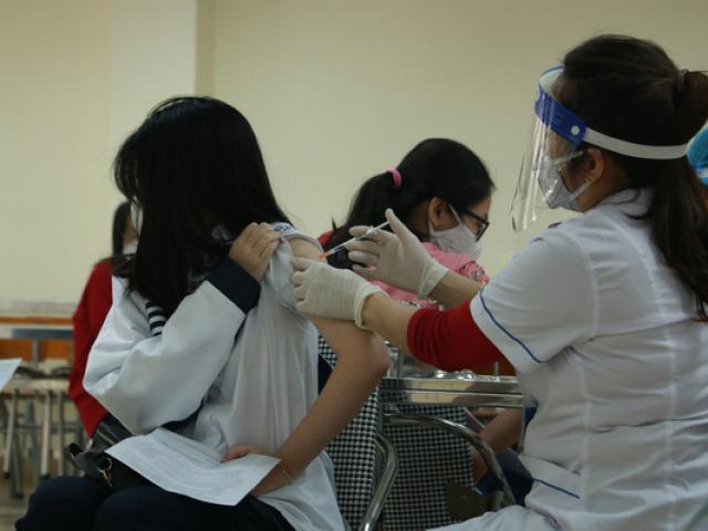 Hà Nội: Học sinh lớp 12 dương tính SARS-CoV-2, từng đến tiêm vắc xin tại trường