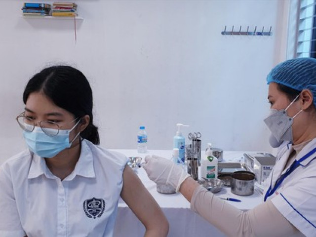 Hà Nội đã tiêm 38.233 mũi vắc xin phòng COVID-19 cho trẻ 14 tuổi
