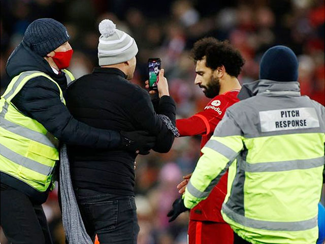 Liverpool thắng hủy diệt 4-0: Salah nổi cáu vì fan cuồng, Klopp vẫn chưa hài lòng