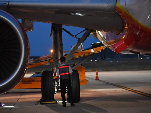 Hai máy bay va chạm ở Nội Bài: Cục Hàng không làm việc với tổ lái