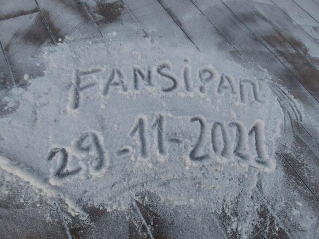 Đỉnh Fansipan xuống dưới 0 độ C, sương muối phủ trắng xóa