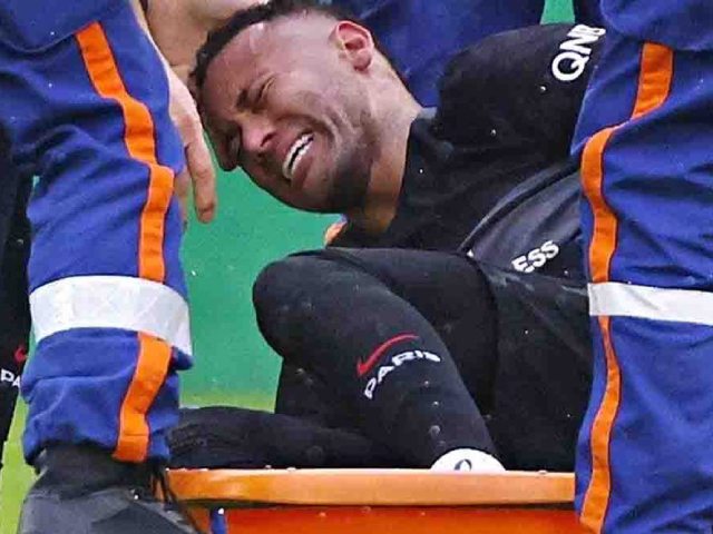 Neymar chấn thương rợn người ngồi ngoài tới năm 2022, PSG ”méo mặt”