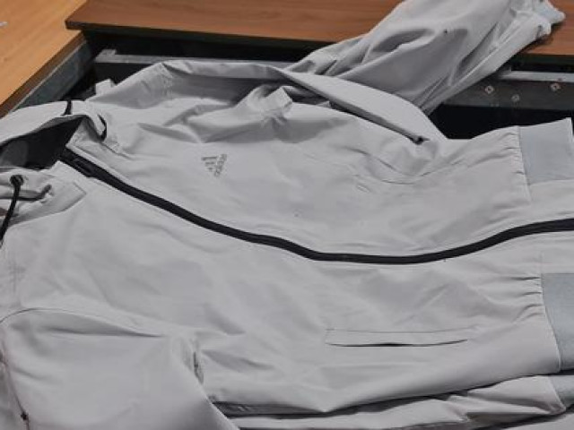Vì lợi nhuận khủng, một xưởng may ở Hải Dương gia công gần 2.000 áo khoác ”hàng hiệu” để kiếm lời