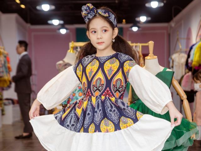 Người mẫu Ngọc Thạch tung bộ sưu tập thời trang trẻ em