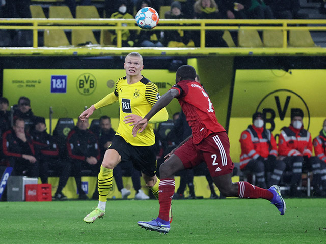 Video bóng đá Dortmund - Bayern Munich: ”Đại tiệc” 5 bàn, quả phạt đền tai hại