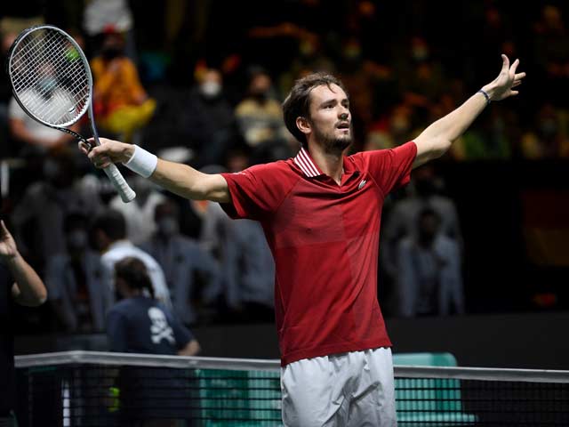 Davis Cup: Medvedev đổ máu, vẫn giúp ĐT Nga vào chung kết