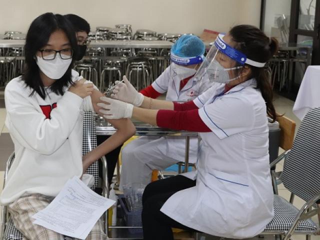 Gần 70% trẻ từ 12-17 tuổi ở Hà Nội đã tiêm vắc-xin COVID-19