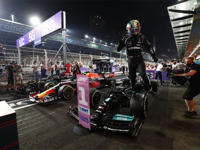 Đua xe F1: Kịch tính tại Saudi Arabian GP, Mercerdes thắng áp đảo