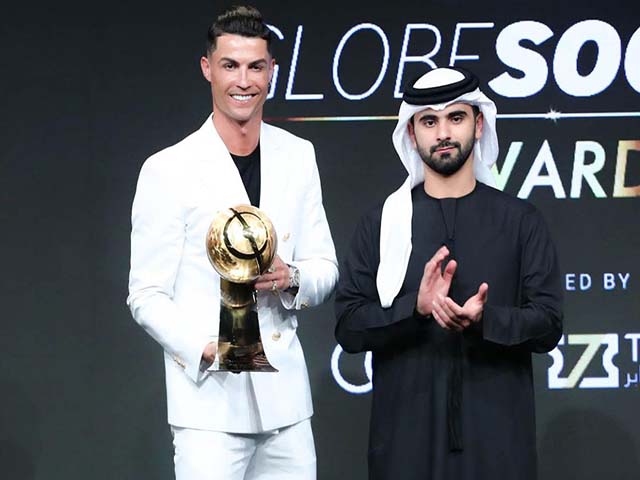 Ronaldo dẫn đầu cuộc đua “Quả bóng vàng” Dubai, Messi nguy cơ hít khói