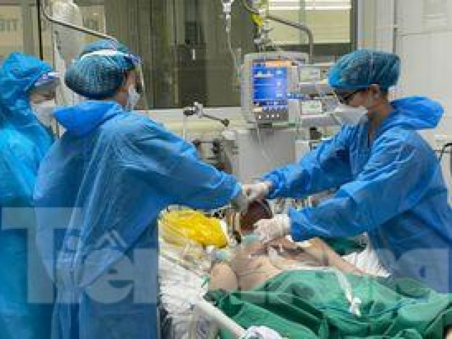 Bên trong bệnh viện điều trị bệnh nhân COVID-19 nặng và nguy kịch ở Hà Nội
