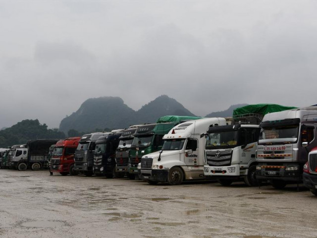Hơn 4.700 xe mắc kẹt tại cửa khẩu, Chính phủ yêu cầu 6 bộ vào cuộc