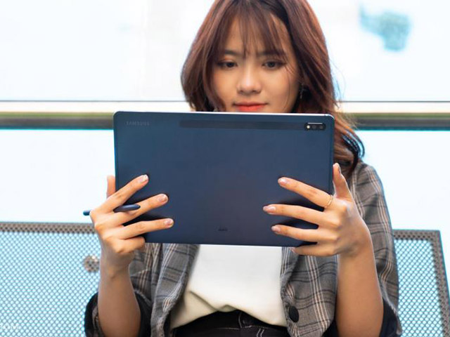 Galaxy Tab S8 Ultra có gì để đối đầu iPad Pro 12,9 M1?
