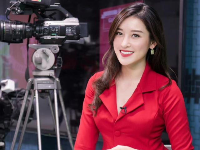 Huyền My đeo đồng hồ 3 tỷ lên truyền hình, dùng túi ”đắt nhất thế giới”