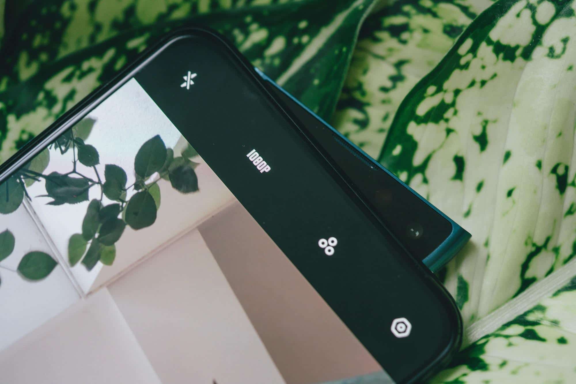 3 smartphone có màn hình siêu "khủng", thiết kế dị mà giá lại cực "mềm" - 3