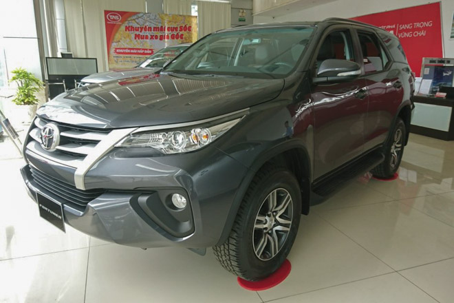 Giá xe Toyota Fortuner cập nhật tháng 10/2018: Fortuner máy dầu số sàn vẫn được ưa chuộng nhất - 4