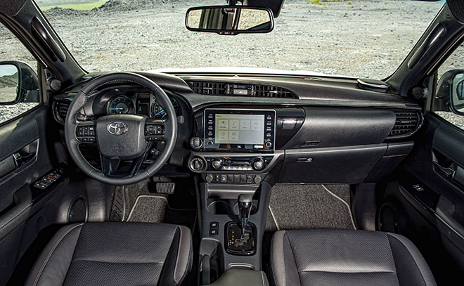 Giá lăn bánh các phiên bản của dòng xe bán tải Hilux vừa ra mắt - 10