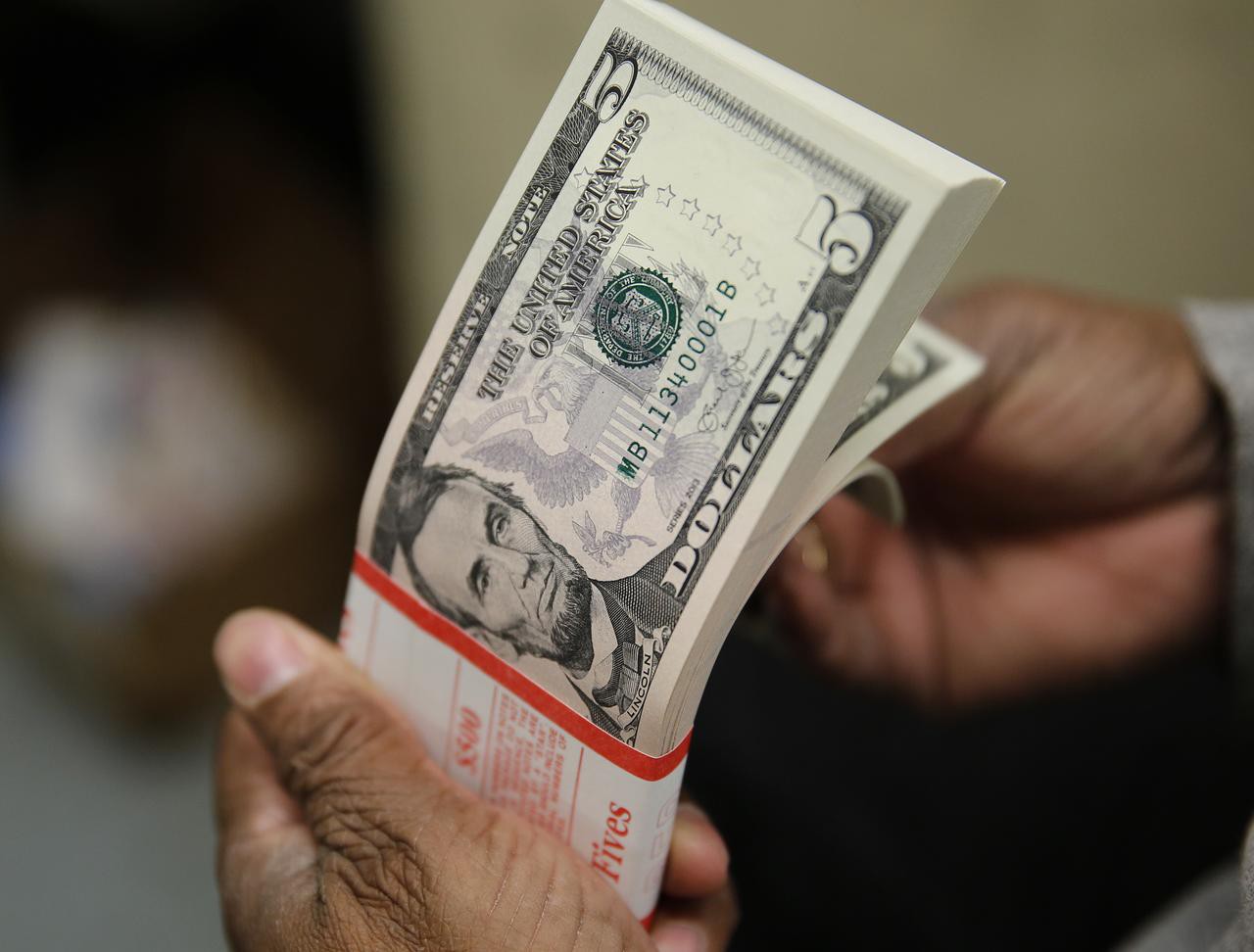 Tỷ giá USD hôm nay 15/9: Tiếp tục lao dốc mạnh - 1