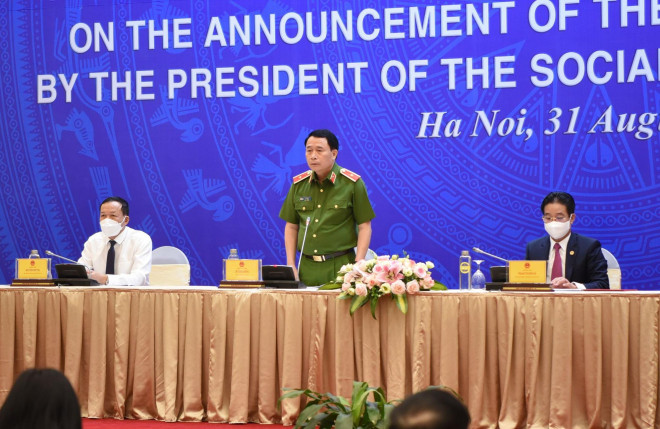 Nóng trong tuần: Khởi tố người đàn ông mạo xưng "thành viên Ban chỉ đạo phòng, chống dịch COVID-19 quận 7" - 3